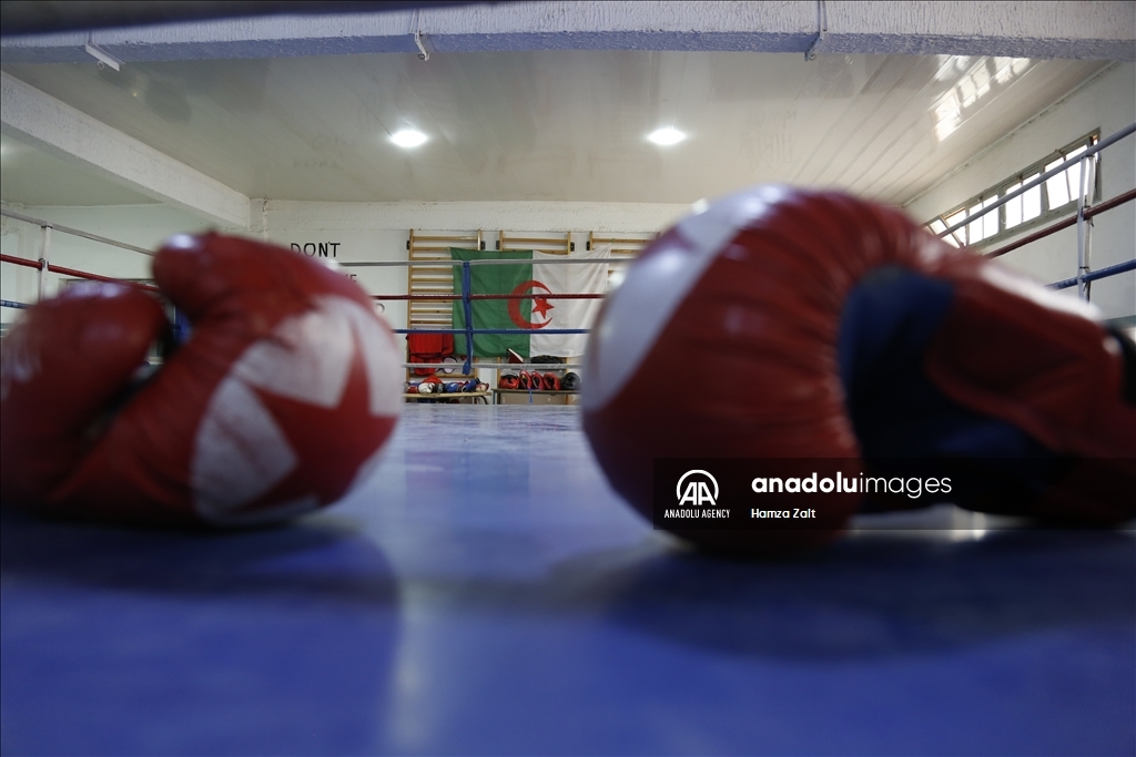 الجزائر.. دعم كبير للملاكمة إيمان من أسرتها وسكان مسقط رأسها