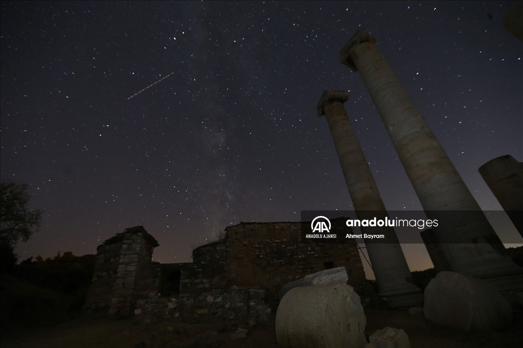 Sardes Antik Kenti'nde yıldızlı gece