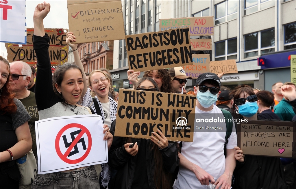 Belfast'ta ırkçılık karşıtı gösteri düzenlendi