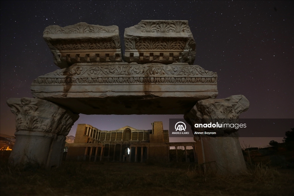 Sardes Antik Kenti'nde yıldızlı gece