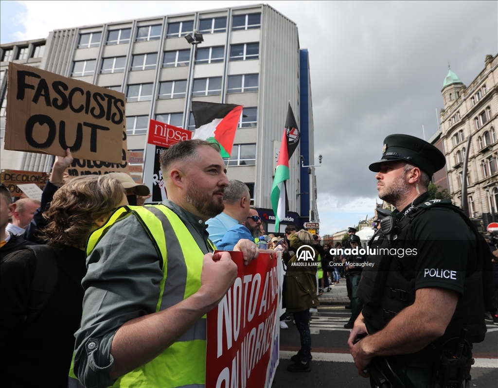 Belfast'ta ırkçılık karşıtı gösteri düzenlendi