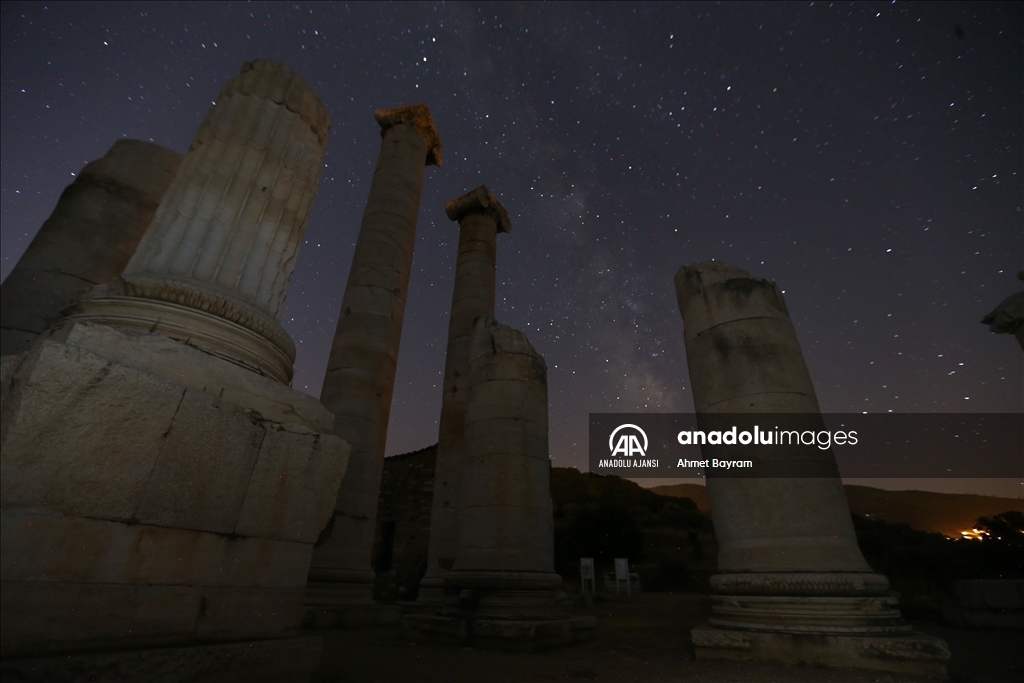 Sardes Antik Kenti'nde yıldızlı gece