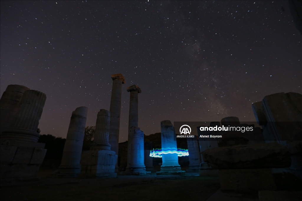 Sardes Antik Kenti'nde yıldızlı gece