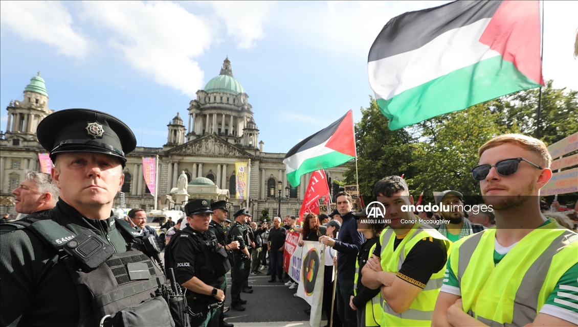 Belfast'ta ırkçılık karşıtı gösteri düzenlendi