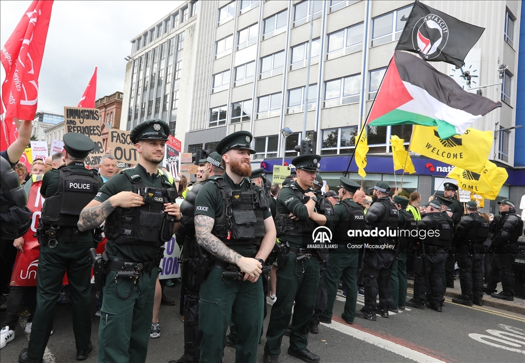 Belfast'ta ırkçılık karşıtı gösteri düzenlendi