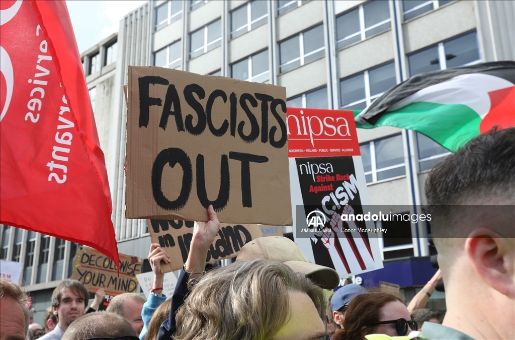 Belfast'ta ırkçılık karşıtı gösteri düzenlendi