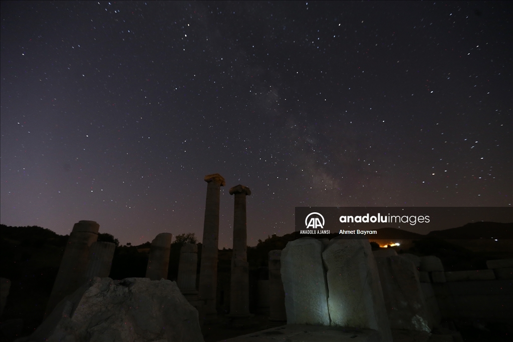 Sardes Antik Kenti'nde yıldızlı gece