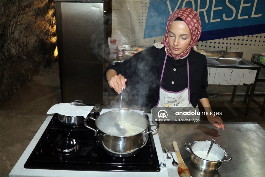 تركيا.. مأكولات تقليدية تطهى على عمق 150 مترًا تحت الأرض