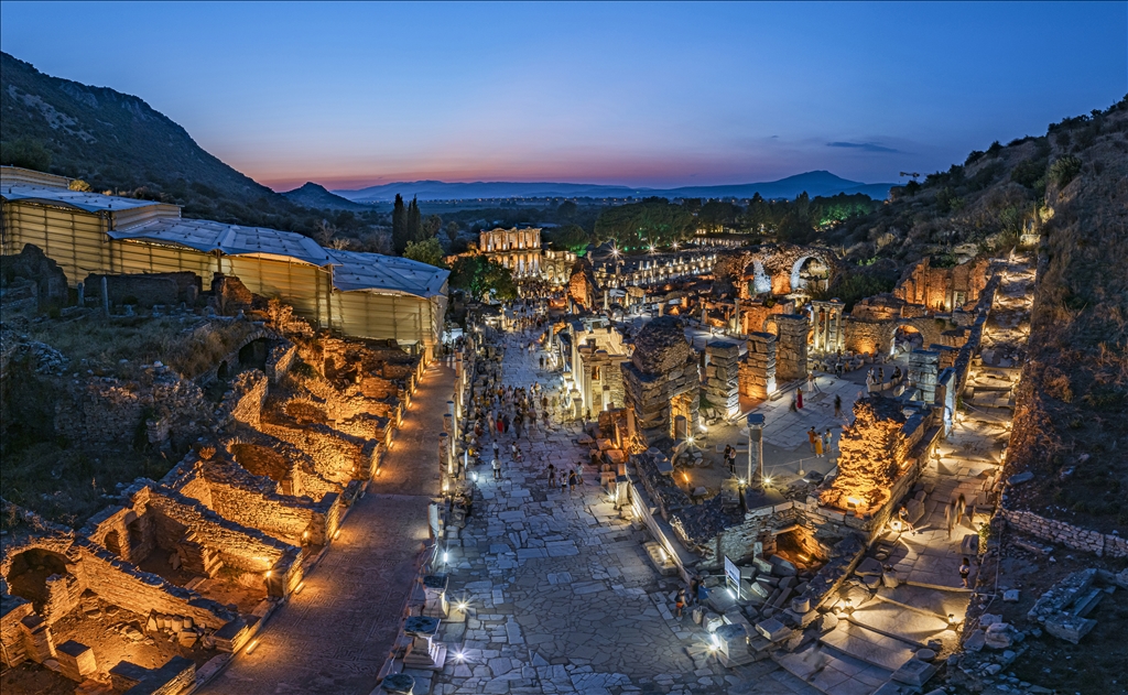 'Nighttime archaeology' at the ancient city of Ephesus