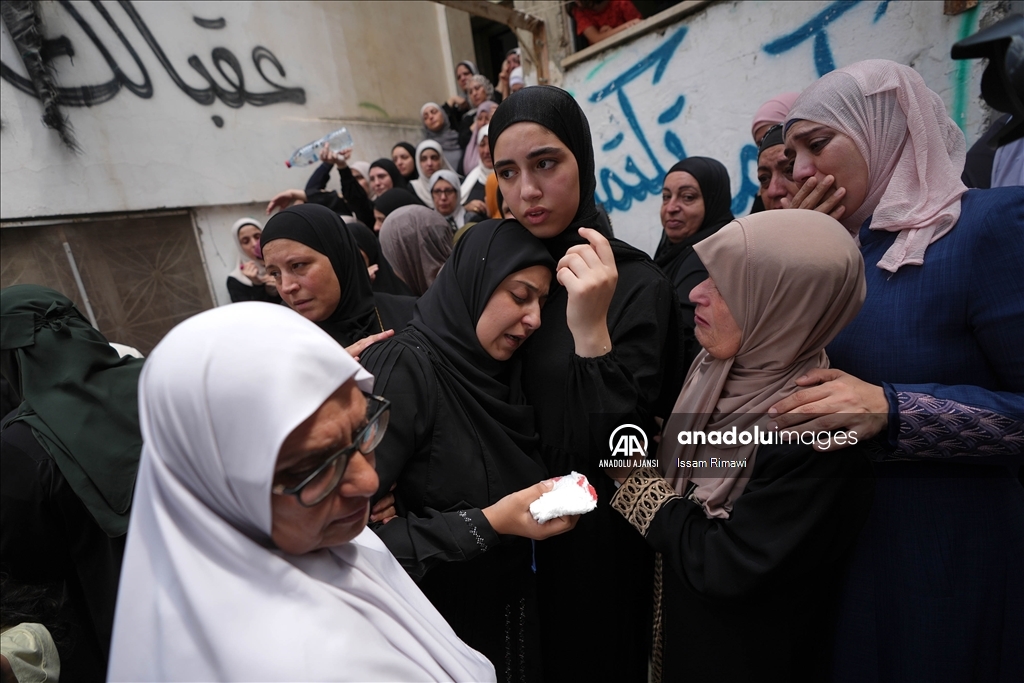 İsrail'in Batı Şeria'ya düzenlediği hava saldırısında öldürülen 5 Filistinli için cenaze töreni
