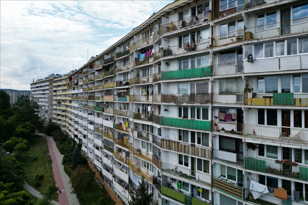 Polonya'nın 800 metre uzunluğundaki en geniş apartman bloğu