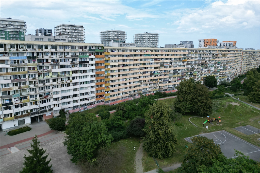 Polonya'nın 800 metre uzunluğundaki en geniş apartman bloğu