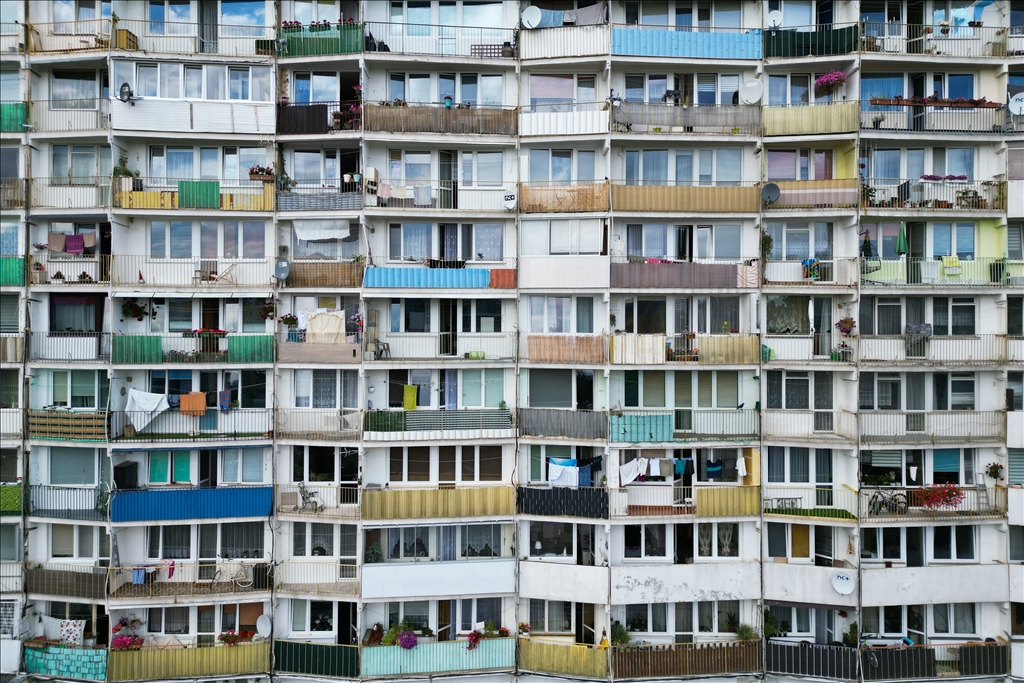 Polonya'nın 800 metre uzunluğundaki en geniş apartman bloğu