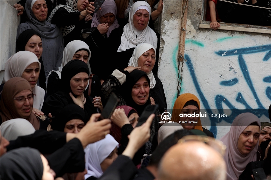 İsrail'in Batı Şeria'ya düzenlediği hava saldırısında öldürülen 5 Filistinli için cenaze töreni