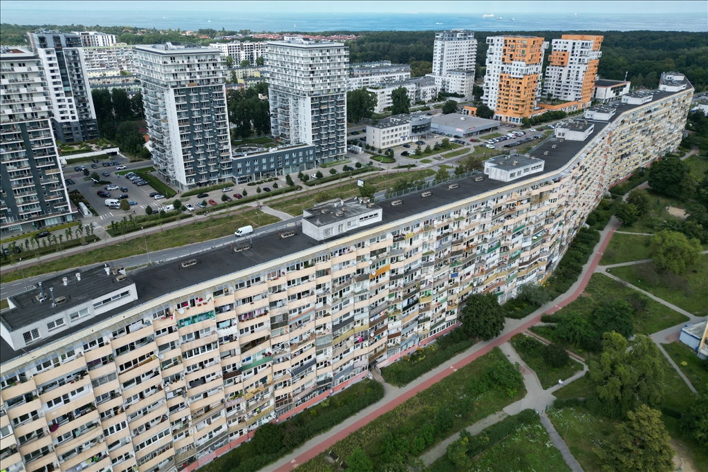 Polonya'nın 800 metre uzunluğundaki en geniş apartman bloğu