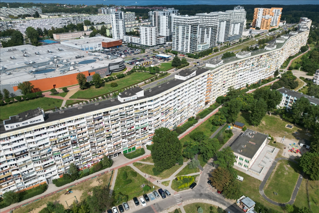 Polonya'nın 800 metre uzunluğundaki en geniş apartman bloğu