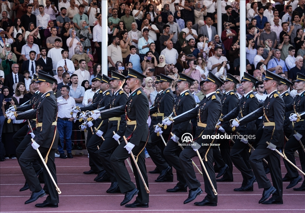MSÜ Kara Harp Okulu Diploma Alma ve Sancak Devir Teslim Töreni