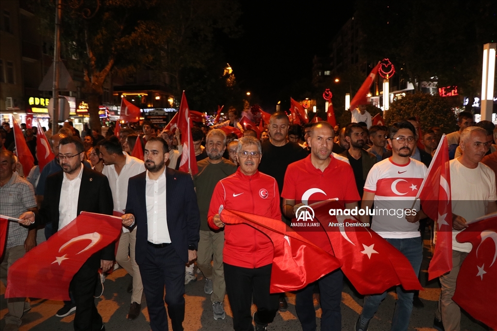 Niğde'de 30 Ağustos Zafer Bayramı'nda fener alayı düzenlendi