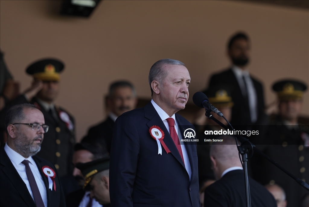 MSÜ Kara Harp Okulu Diploma Alma ve Sancak Devir Teslim Töreni
