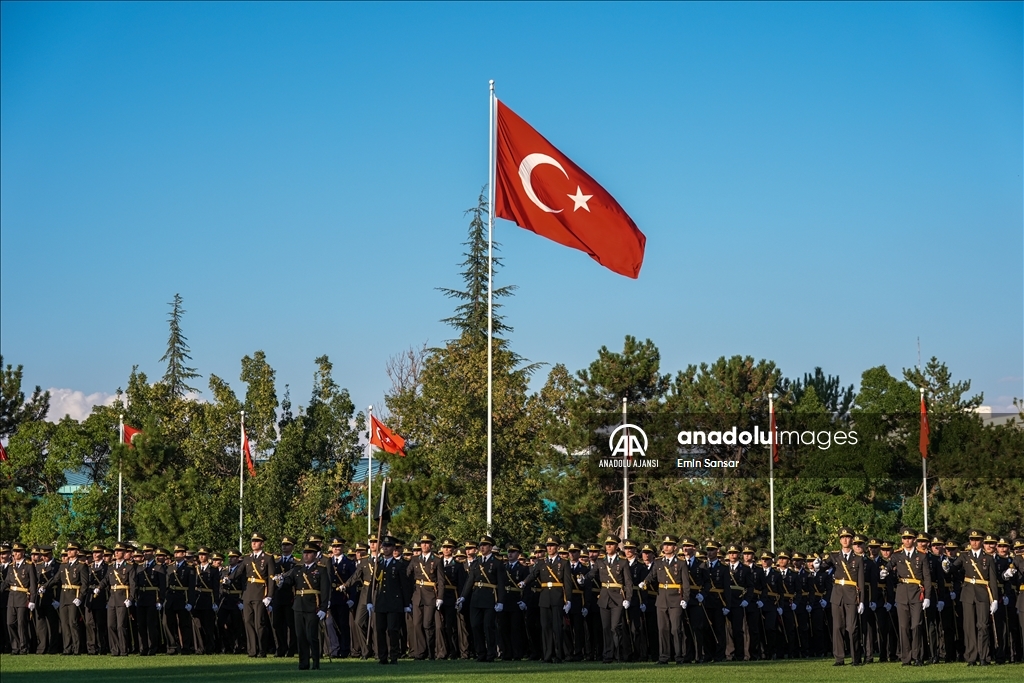 MSÜ Kara Harp Okulu Diploma Alma ve Sancak Devir Teslim Töreni