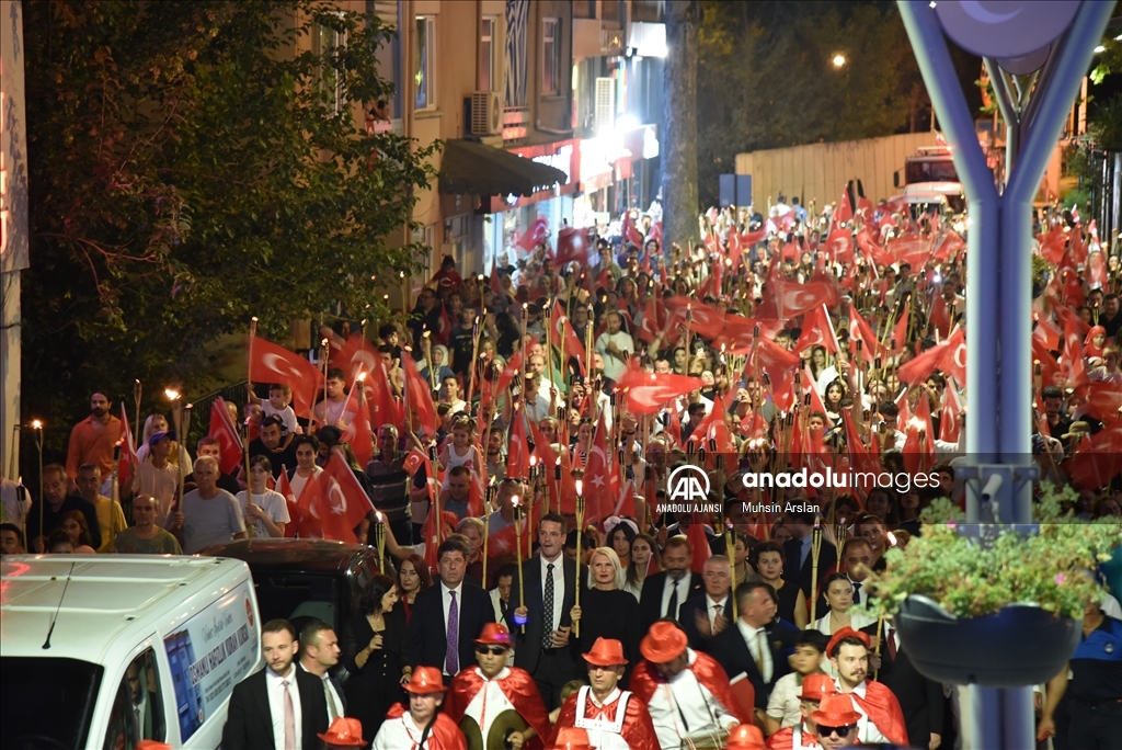 Bilecik'te 30 Ağustos Zafer Bayramı fener alayıyla kutlandı