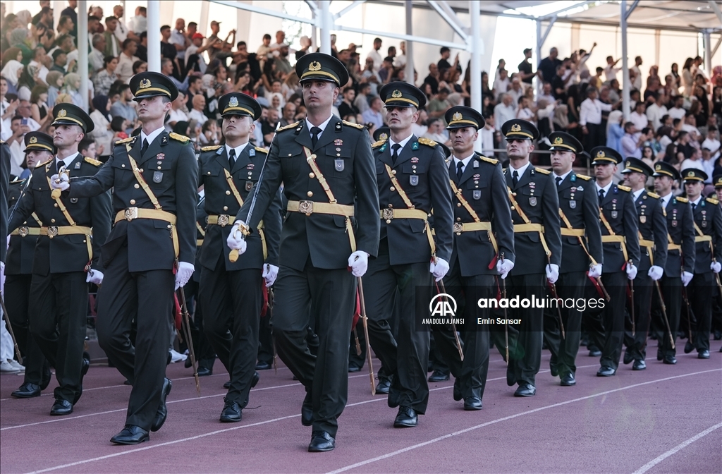 MSÜ Kara Harp Okulu Diploma Alma ve Sancak Devir Teslim Töreni