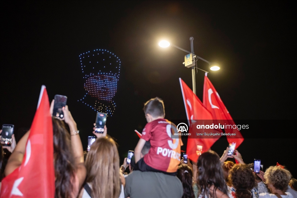 Büyük zaferin 102. yıl dönümü kapsamında İzmir’de dron gösterisi yapıldı