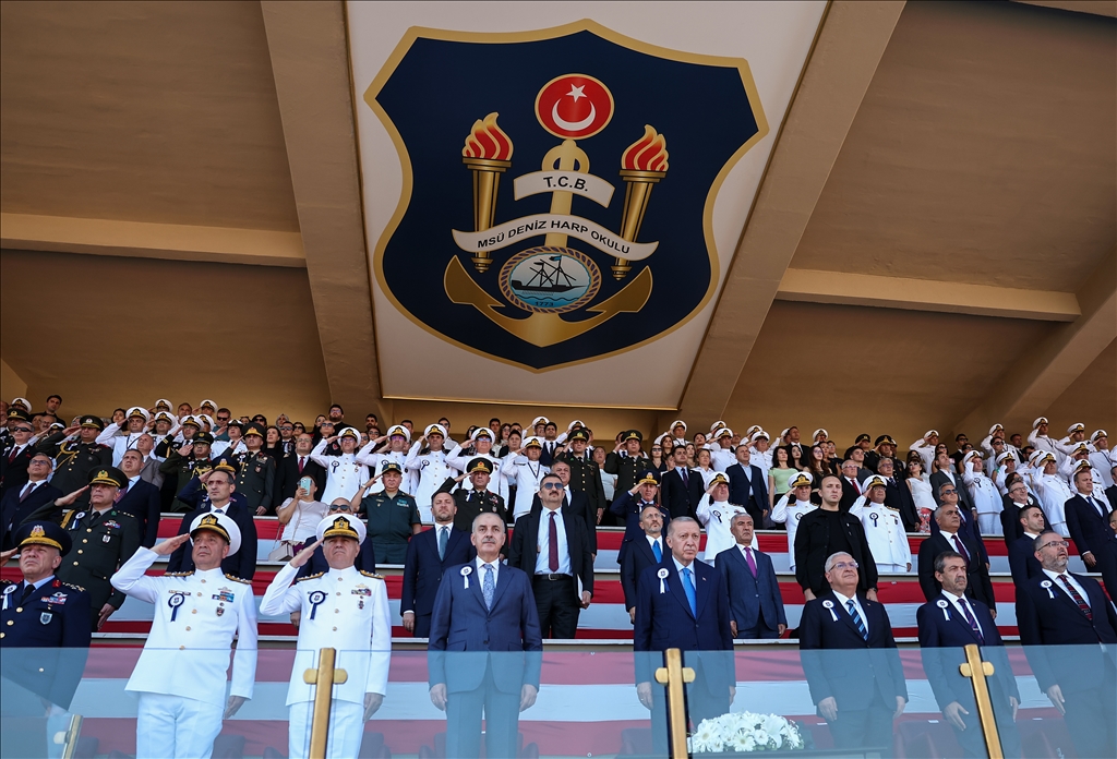 MSÜ Deniz Harp Okulu Diploma Alma ve Sancak Devir Teslim Töreni