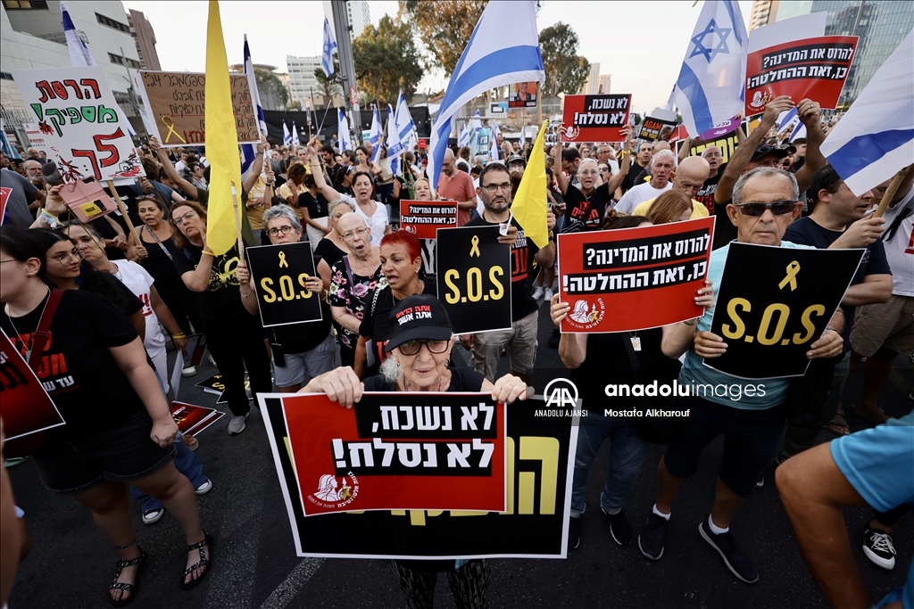İsrailliler Gazze'de esir takası anlaşması ve erken seçim talebiyle gösteri düzenledi