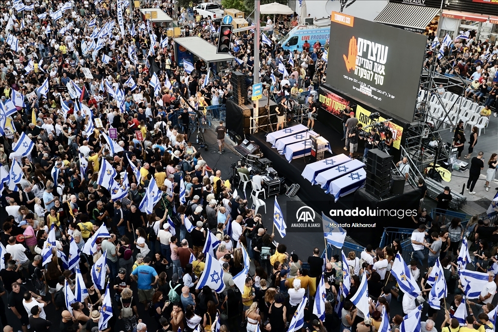 İsrailliler Gazze'de esir takası anlaşması ve erken seçim talebiyle gösteri düzenledi