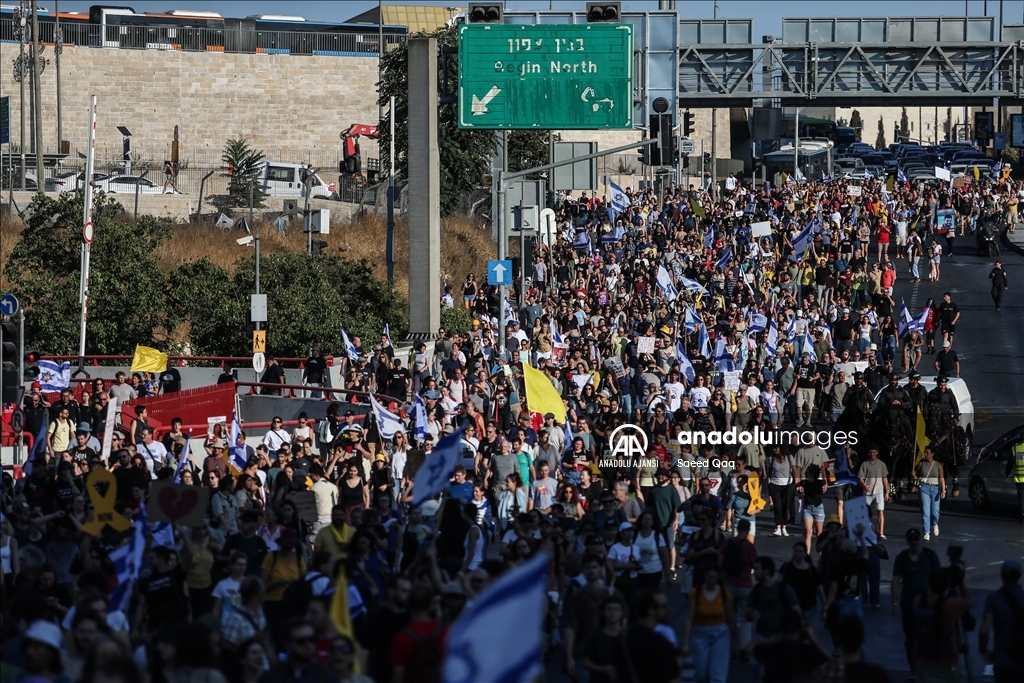 Gazze'de esir takası anlaşması ve erken seçim talebiyle Kudüs'te gösteri düzenlendi