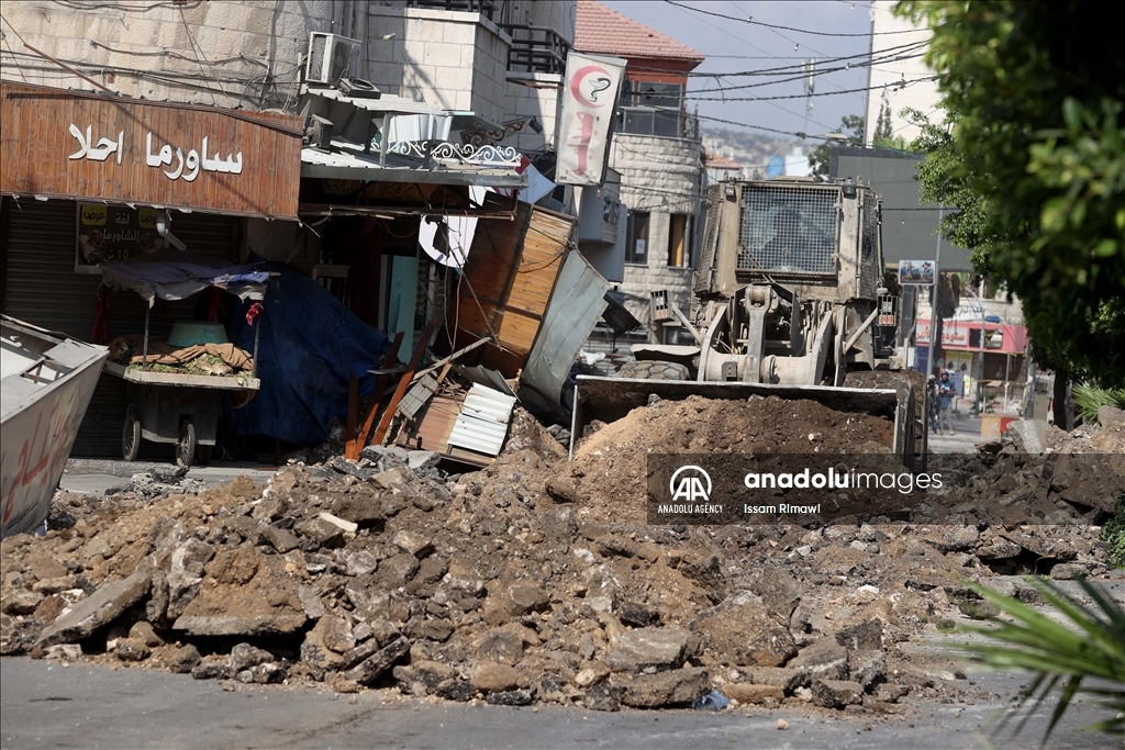 الضفة.. الجيش الإسرائيلي يجرف شوارع رئيسية وسط جنين