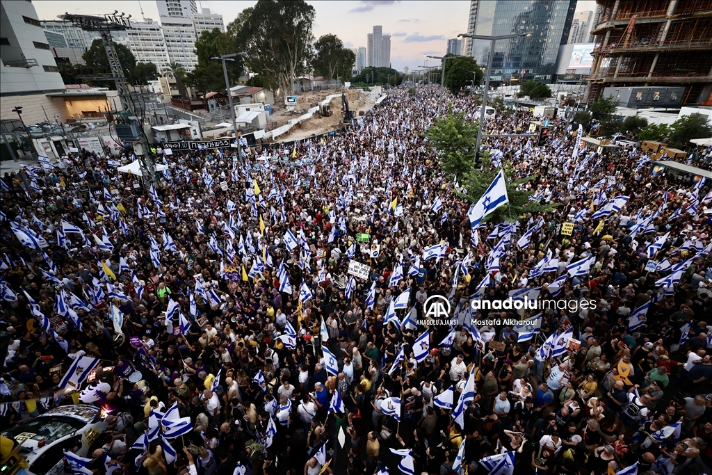 İsrailliler Gazze'de esir takası anlaşması ve erken seçim talebiyle gösteri düzenledi