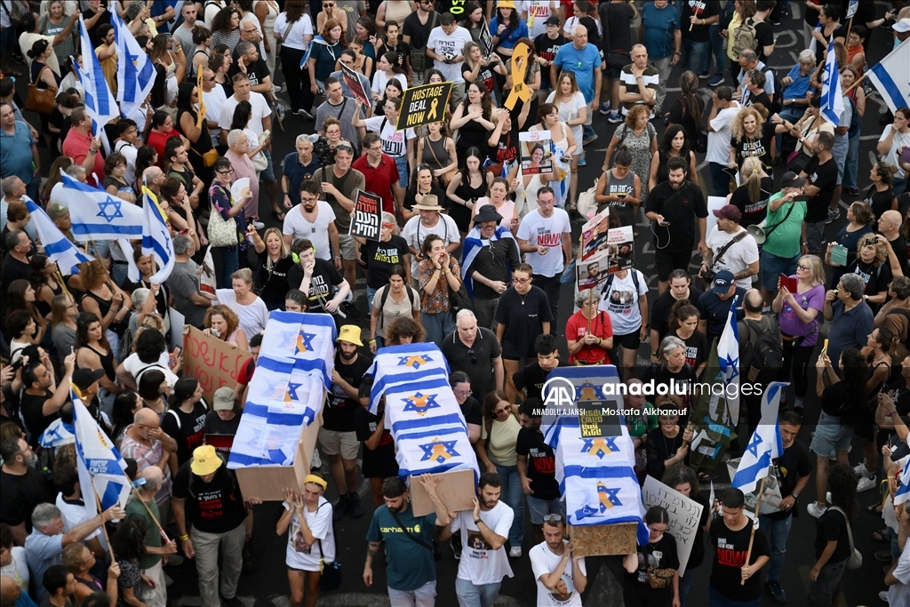 İsrailliler Gazze'de esir takası anlaşması ve erken seçim talebiyle gösteri düzenledi