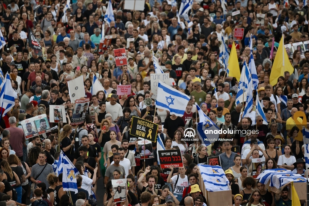 İsrailliler Gazze'de esir takası anlaşması ve erken seçim talebiyle gösteri düzenledi