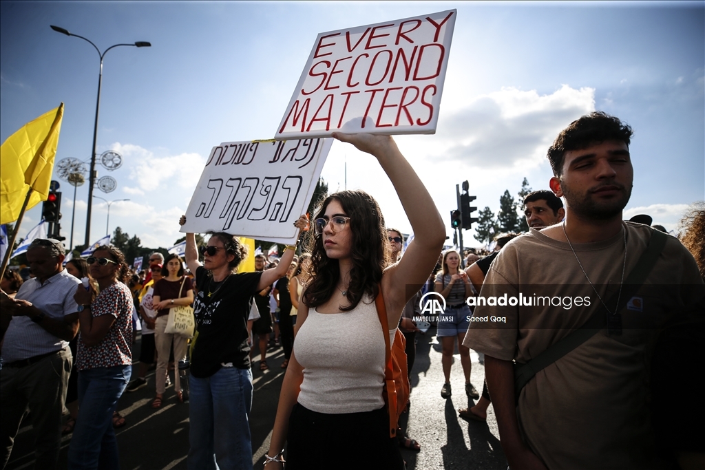 Gazze'de esir takası anlaşması ve erken seçim talebiyle Kudüs'te gösteri düzenlendi