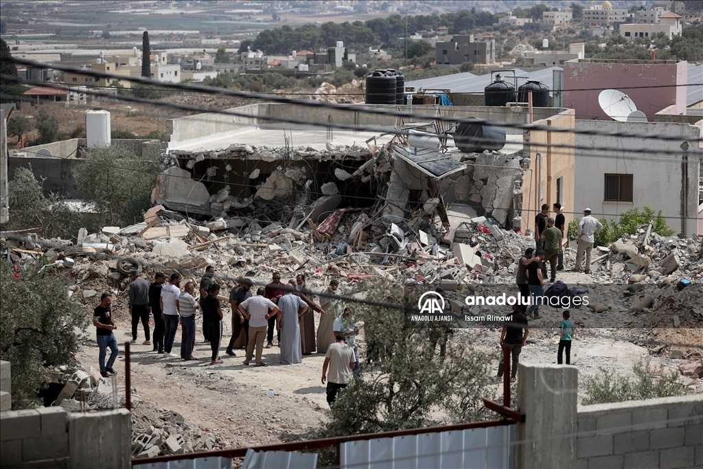 İsrail güçleri işgal ve baskınların 8'inci gününde Cenin'de bir evi yıktı