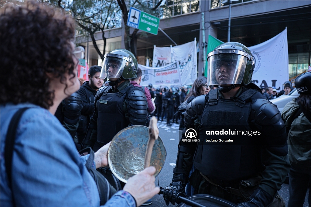 Полиция разогнала акцию протеста пенсионеров в Буэнос-Айресе