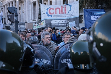 Полиция разогнала акцию протеста пенсионеров в Буэнос-Айресе