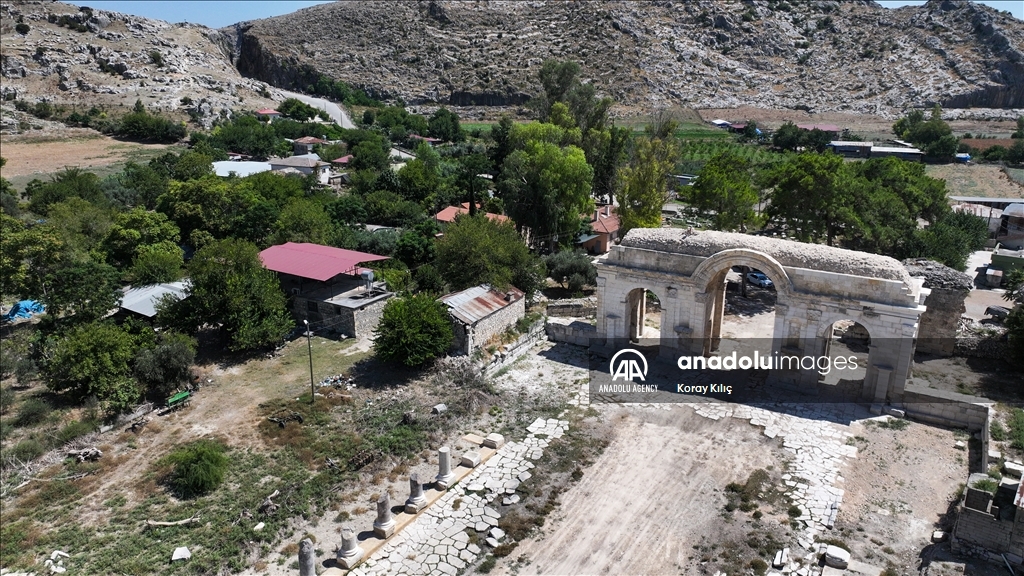 Expansion of the excavation area in the ancient city of Anavarza of Turkiye's Adana