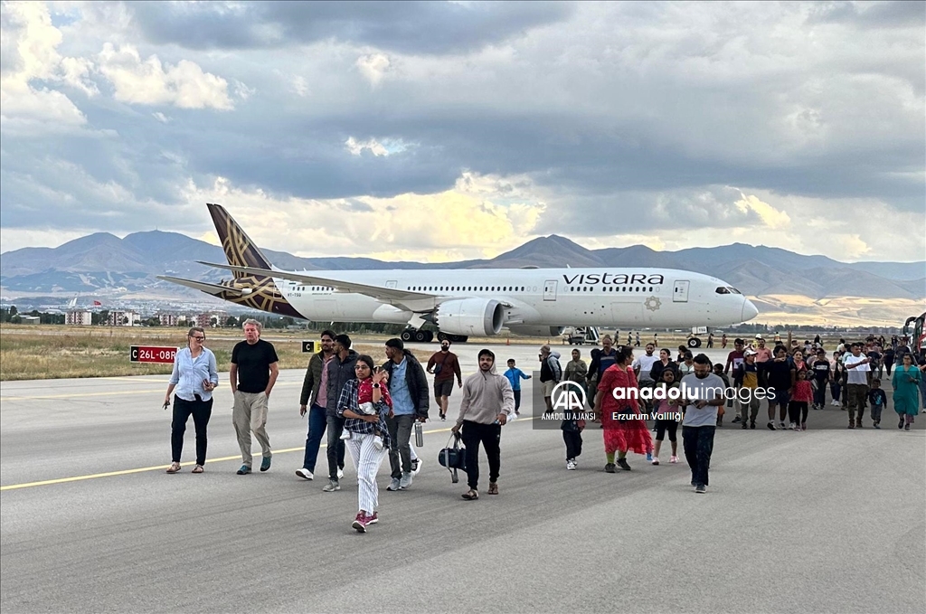 Hindistan'dan Almanya'ya giden yolcu uçağı bomba ihbarı nedeniyle Erzurum'a zorunlu iniş yaptı