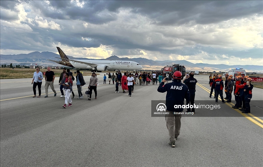 Hindistan'dan Almanya'ya giden yolcu uçağı bomba ihbarı nedeniyle Erzurum'a zorunlu iniş yaptı