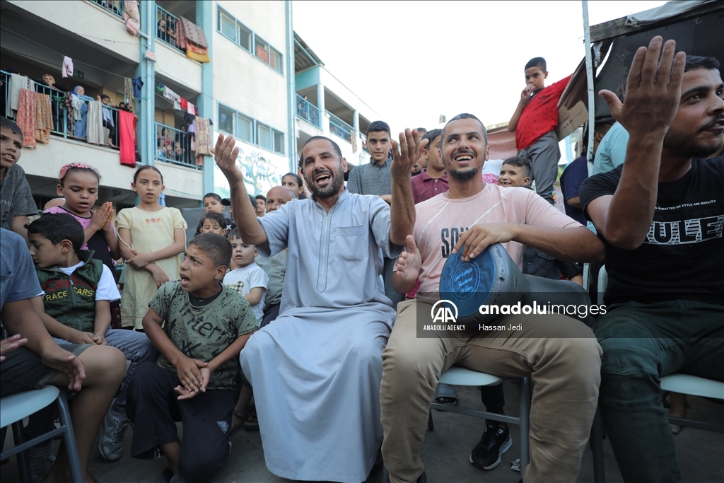 على وقع طبول الحرب.. زفاف فلسطيني في مدرسة تؤوي نازحين بغزة