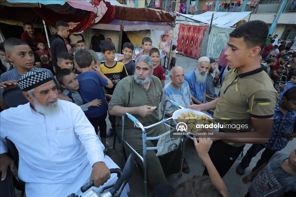 على وقع طبول الحرب.. زفاف فلسطيني في مدرسة تؤوي نازحين بغزة