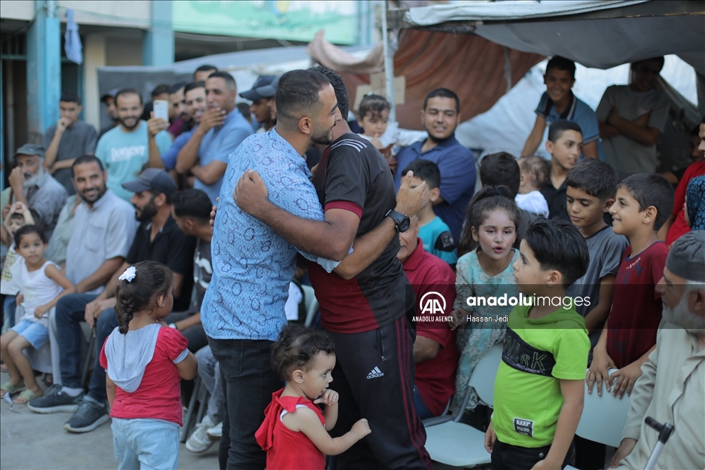 على وقع طبول الحرب.. زفاف فلسطيني في مدرسة تؤوي نازحين بغزة