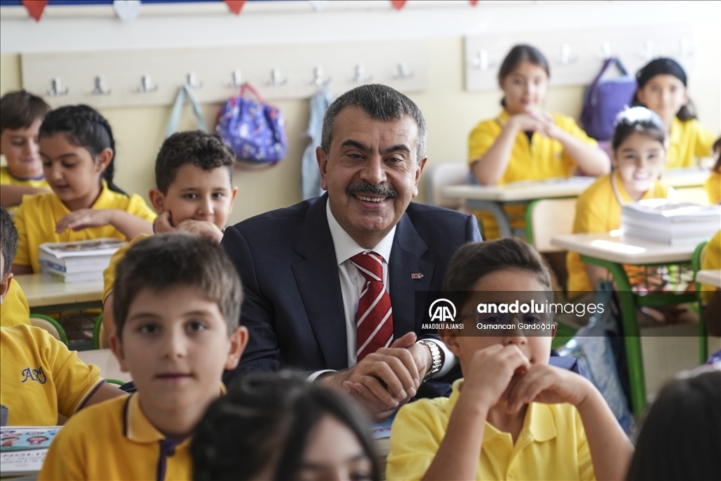 Milli Eğitim Bakanı Yusuf Tekin, Arjantin İlkokulu'nda 2024- 2025 Eğitim Öğretim Yılı Açılış Töreni'ne katıldı