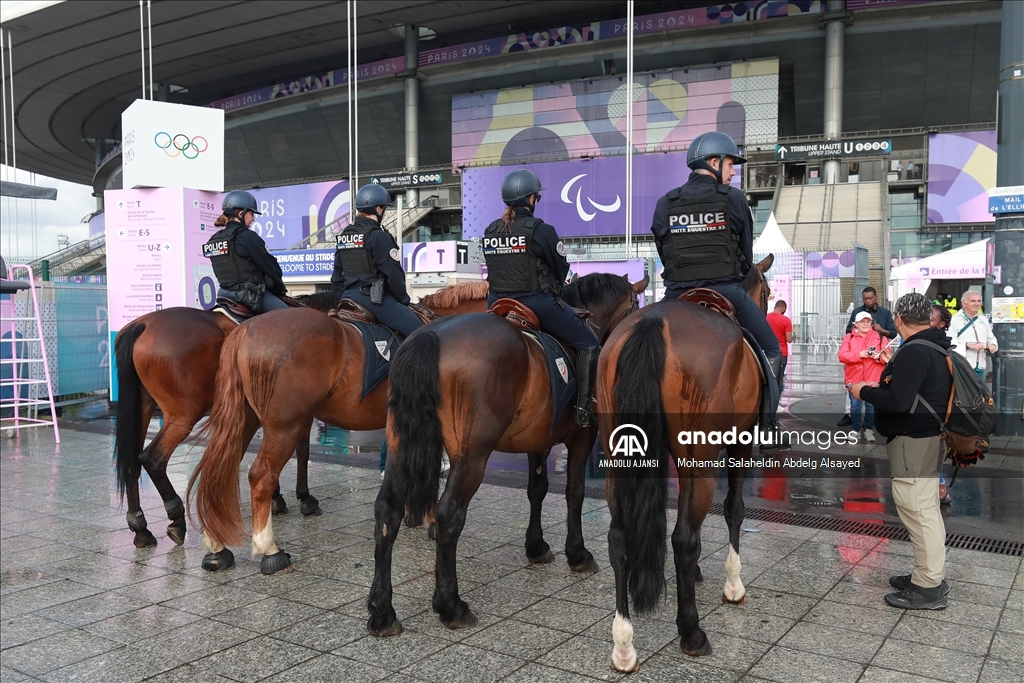 Fransa'da sporseverler, Paris 2024 Paralimpik Oyunları kapanış törenine katıldı