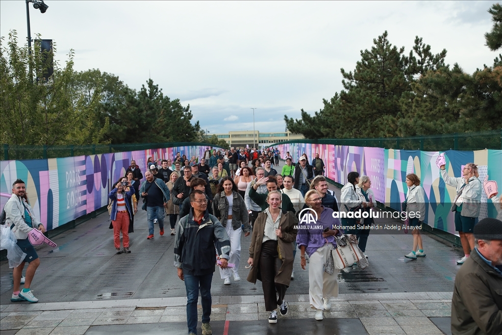 Fransa'da sporseverler, Paris 2024 Paralimpik Oyunları kapanış törenine katıldı