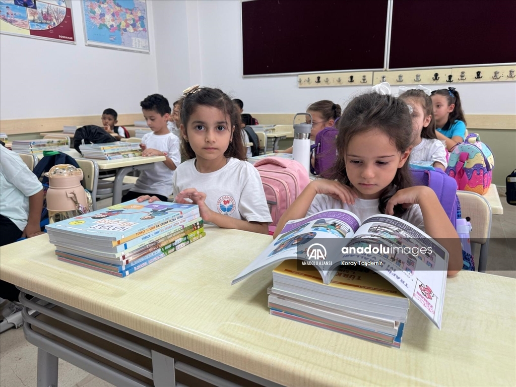 İstanbul'da öğrenciler dersbaşı yaptı