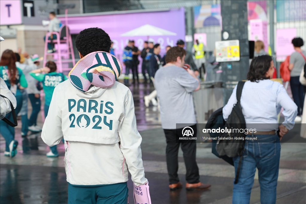 Fransa'da sporseverler, Paris 2024 Paralimpik Oyunları kapanış törenine katıldı